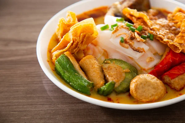 Curry Chee Cheong Fun Rice Noodle Served Yong Tau Foo — Stock Photo, Image