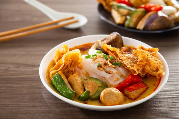 Curry Chee Cheong Fun Rice Noodle Served Yong Tau Foo — Stock Photo, Image