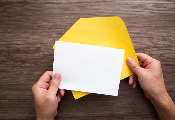 Envelopes Papel Coloridos Sobre Fundo Wodden Vista Superior — Fotografia de Stock