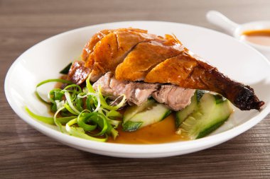 Kızarmış ördek pilavı, Malezya 'da çok satılan bir yiyecek.