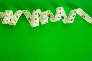 Zayıflamak için uygun besin. Yara bandıyla çatal. Diyet Konsepti