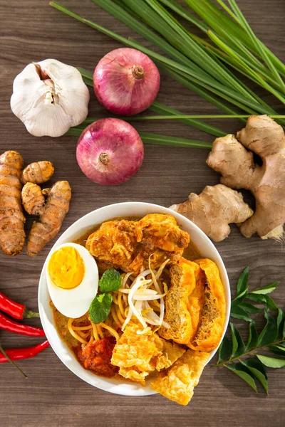 Curry Laksa Což Oblíbená Tradiční Kořeněná Nudlová Polévka Kultury Malajsii — Stock fotografie