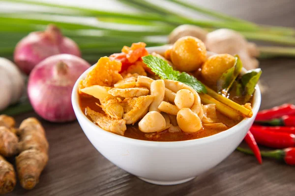 Tom Yam Kong或Tom Yum Tom Yam是一种辛辣的清汤 在泰国很常见 也是泰式烹饪中排名第一的 泰国菜 — 图库照片