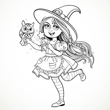 Sevimli küçük kız giyinmiş bir baykuş ve sihirli değnek ile cadı olarak stan