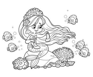 Taçlı güzel karikatür prenses deniz kızı beyaz arka planda izole edilmiş renkli sayfa için özetlenmiş yüksek topuklu ayakkabılarla ne yapacağını merak ediyor.