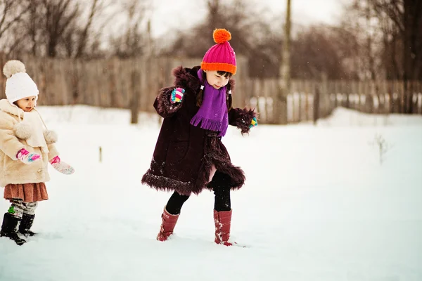 Niños felices al aire libre . —  Fotos de Stock