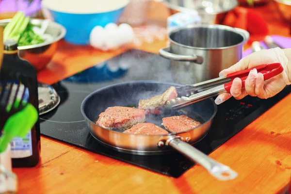 A carne frita . — Fotografia de Stock