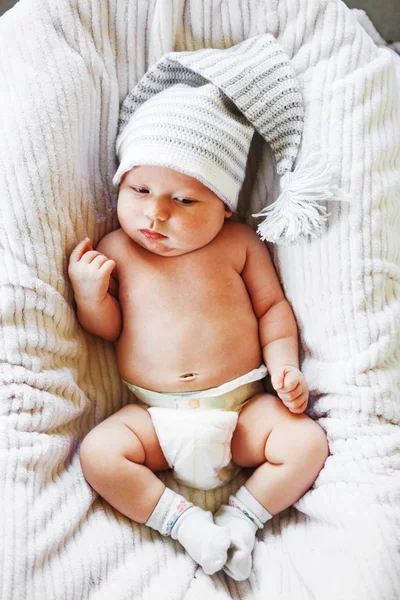 Baby im Bett. — Stockfoto