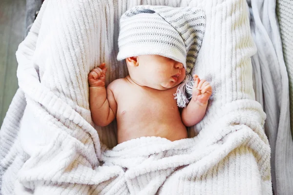 Bebé en la cama . — Foto de Stock