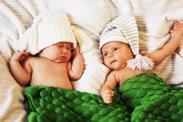 Bebê na cama . — Fotografia de Stock