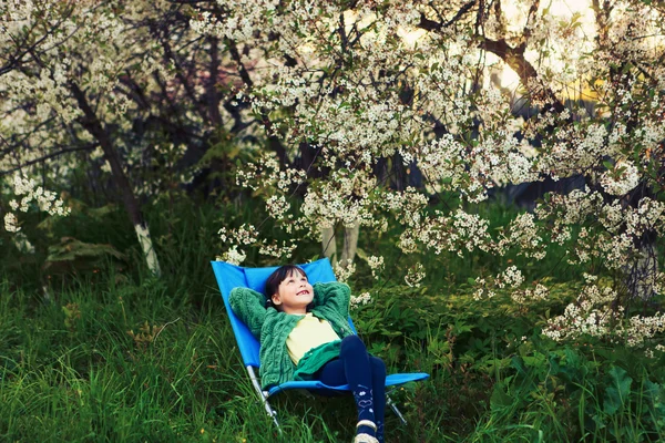 Niños felices al aire libre . — Foto de Stock