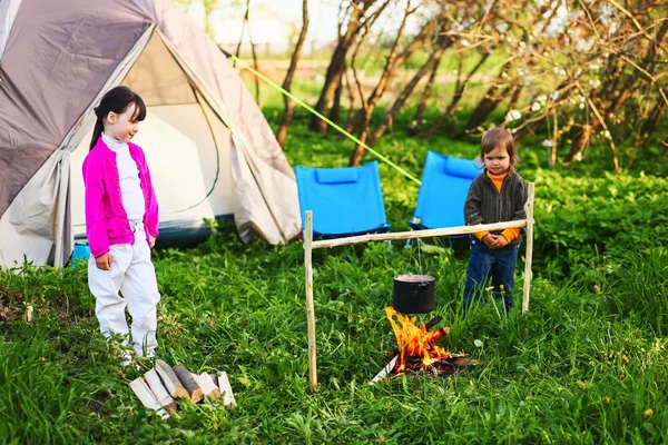 Familjen glad utomhus. — Stockfoto