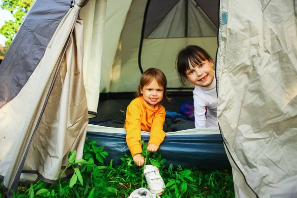 Familie glücklich im Freien. — Stockfoto