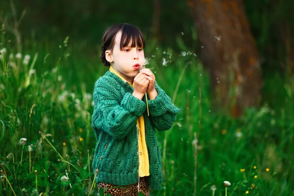 子供たちの幸せなアウトドア. — ストック写真