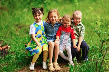 Çocuk mutluluk açık havada.