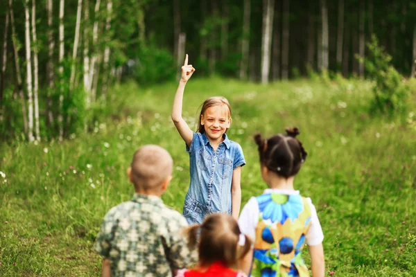 Παιδιά την ευτυχία σε εξωτερικούς χώρους. — Φωτογραφία Αρχείου