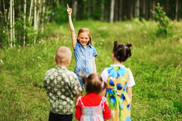 Niños felicidad al aire libre . —  Fotos de Stock