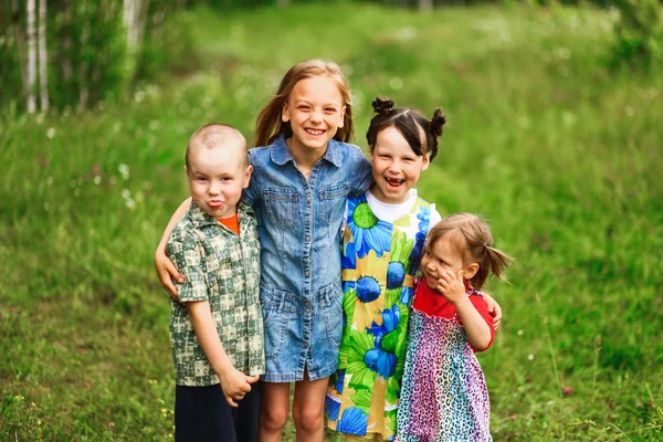 Gyermekek boldogság szabadban. — Stock Fotó