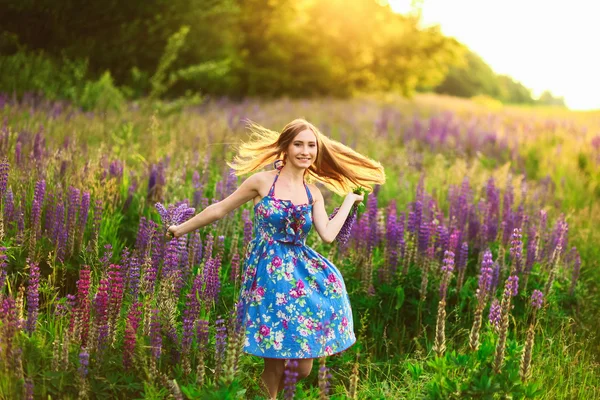 El retrato de la mujer . —  Fotos de Stock