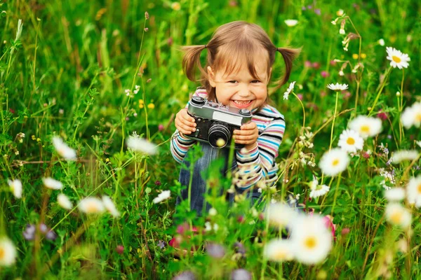 O fotógrafo infantil . — Fotografia de Stock