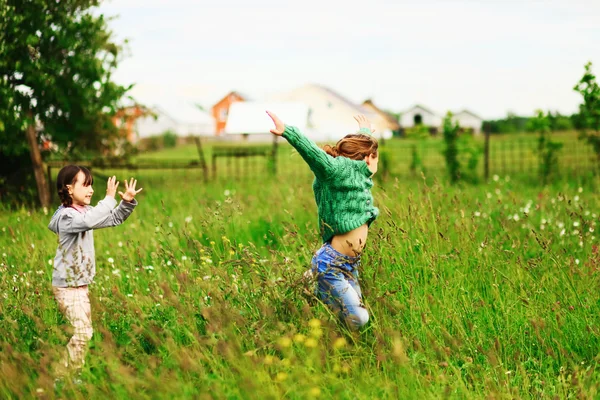 Niños felicidad al aire libre . — Foto de Stock
