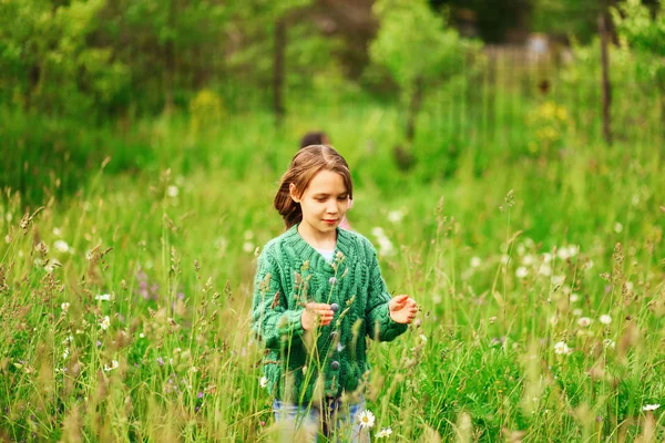 Niños felicidad al aire libre . —  Fotos de Stock