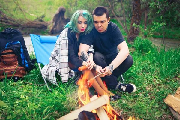 Çift mutlu açık havada.