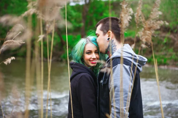 Pareja feliz al aire libre . —  Fotos de Stock