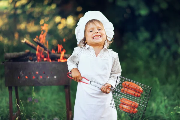 Ребёнок готовит . — стоковое фото