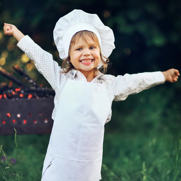 El niño cocina . — Foto de Stock