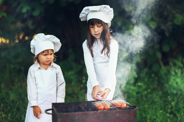 El niño cocina . — Foto de Stock