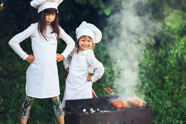 El niño cocina . — Foto de Stock