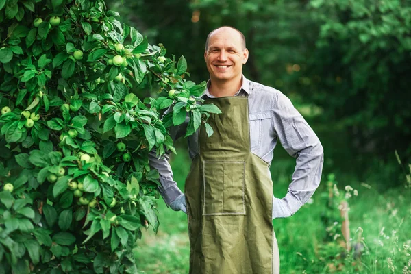 The man in garden. — Stock Photo, Image