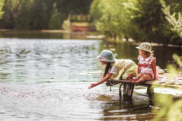 Bambino felice all'aperto . — Foto Stock