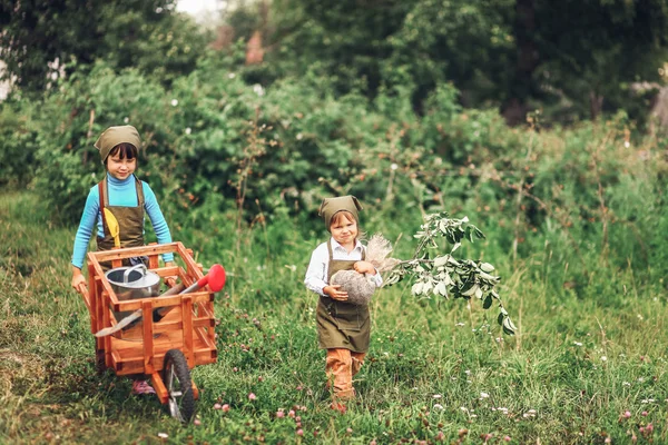 Children in garden. — Stock Photo, Image