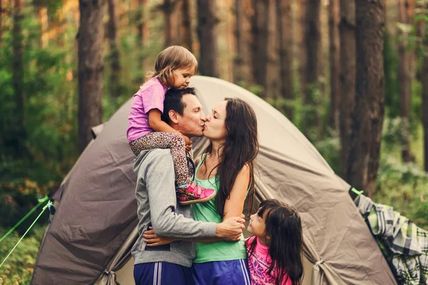 Familjen tillsammans. — Stockfoto