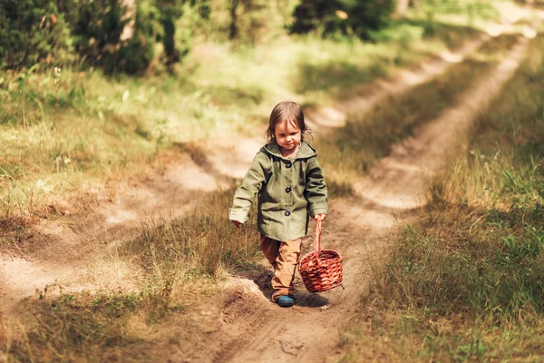 Niños felices al aire libre . —  Fotos de Stock