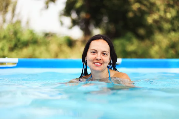 Children swim in pool. — Stock Photo, Image