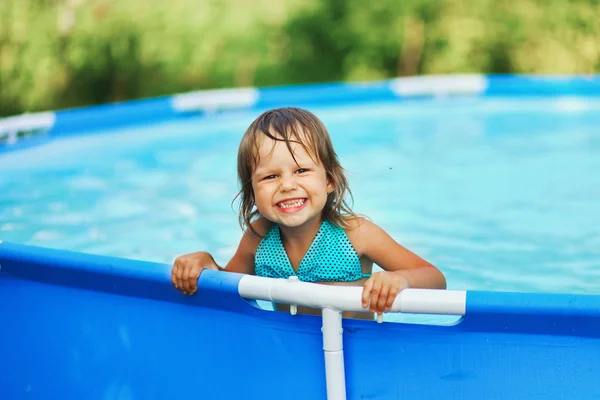 Children swim in pool. — Stock Photo, Image
