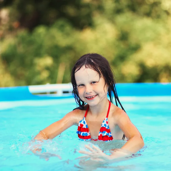 Children swim in pool. — Stock Photo, Image
