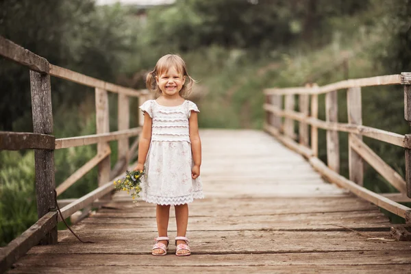 Niños felices al aire libre . —  Fotos de Stock