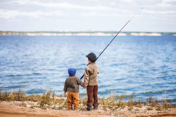 La pêche des enfants . — Photo