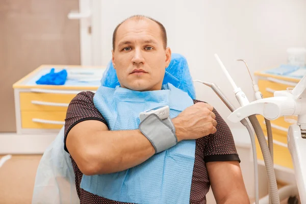 Man in de tandheelkunde. — Stockfoto