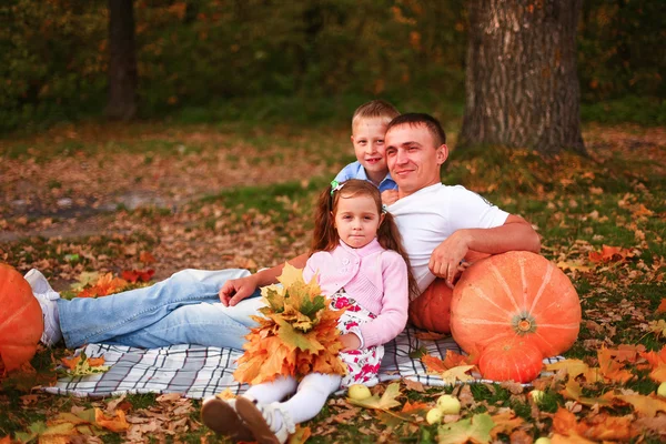 Den lyckliga familjen. — Stockfoto