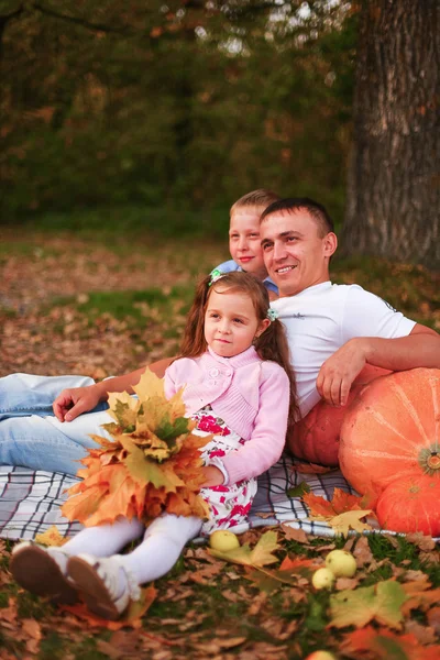 La famiglia felice . — Foto Stock