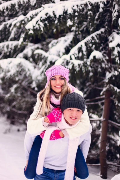 La joven pareja . —  Fotos de Stock