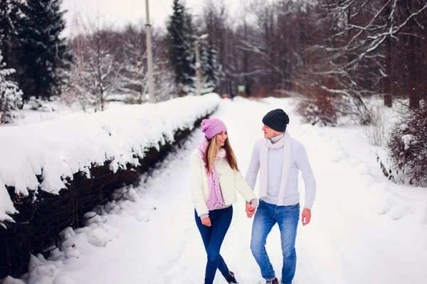 La joven pareja . —  Fotos de Stock