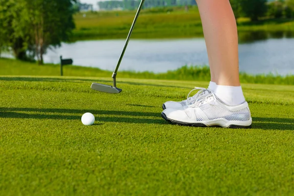 Golfista em verde — Fotografia de Stock