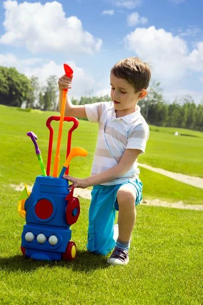 Kleine jongen golfer — Stockfoto