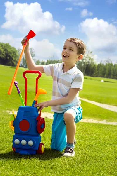 Kleine jongen golfer — Stockfoto